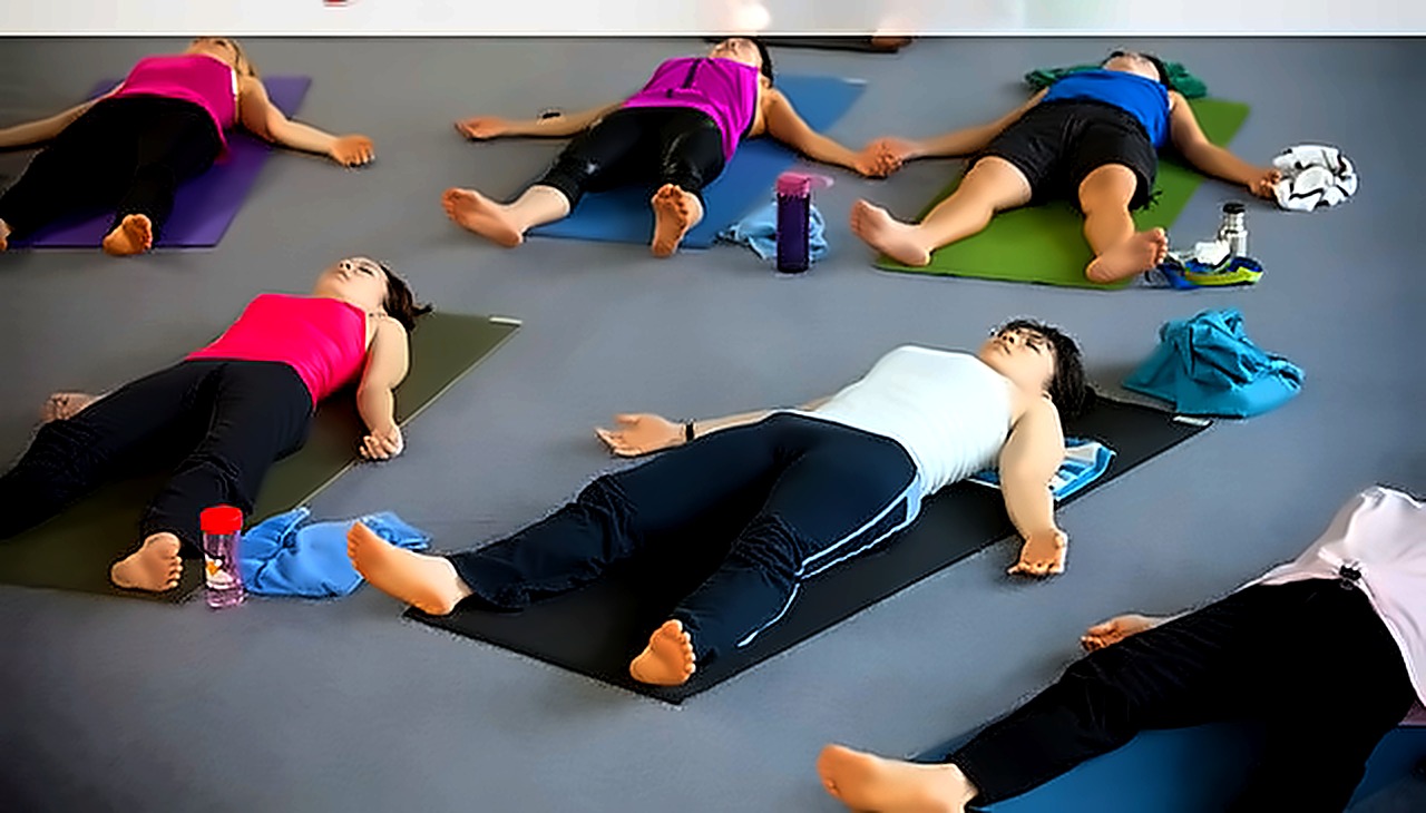 Praticanti in shavasana